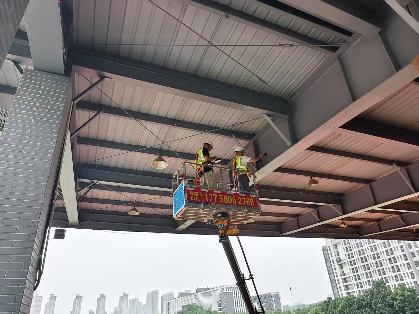 游泳馆钢结构网架测绘：大跨度空间结构检测
