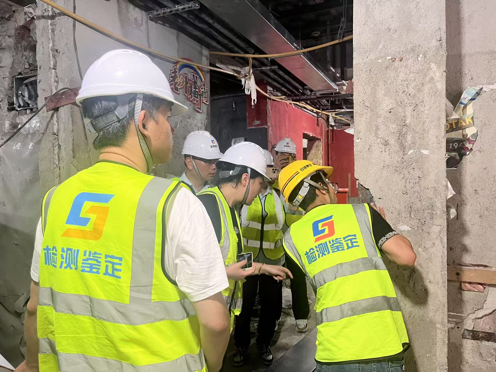 业主私挖地下室致整栋开裂，如何保障房屋安全？