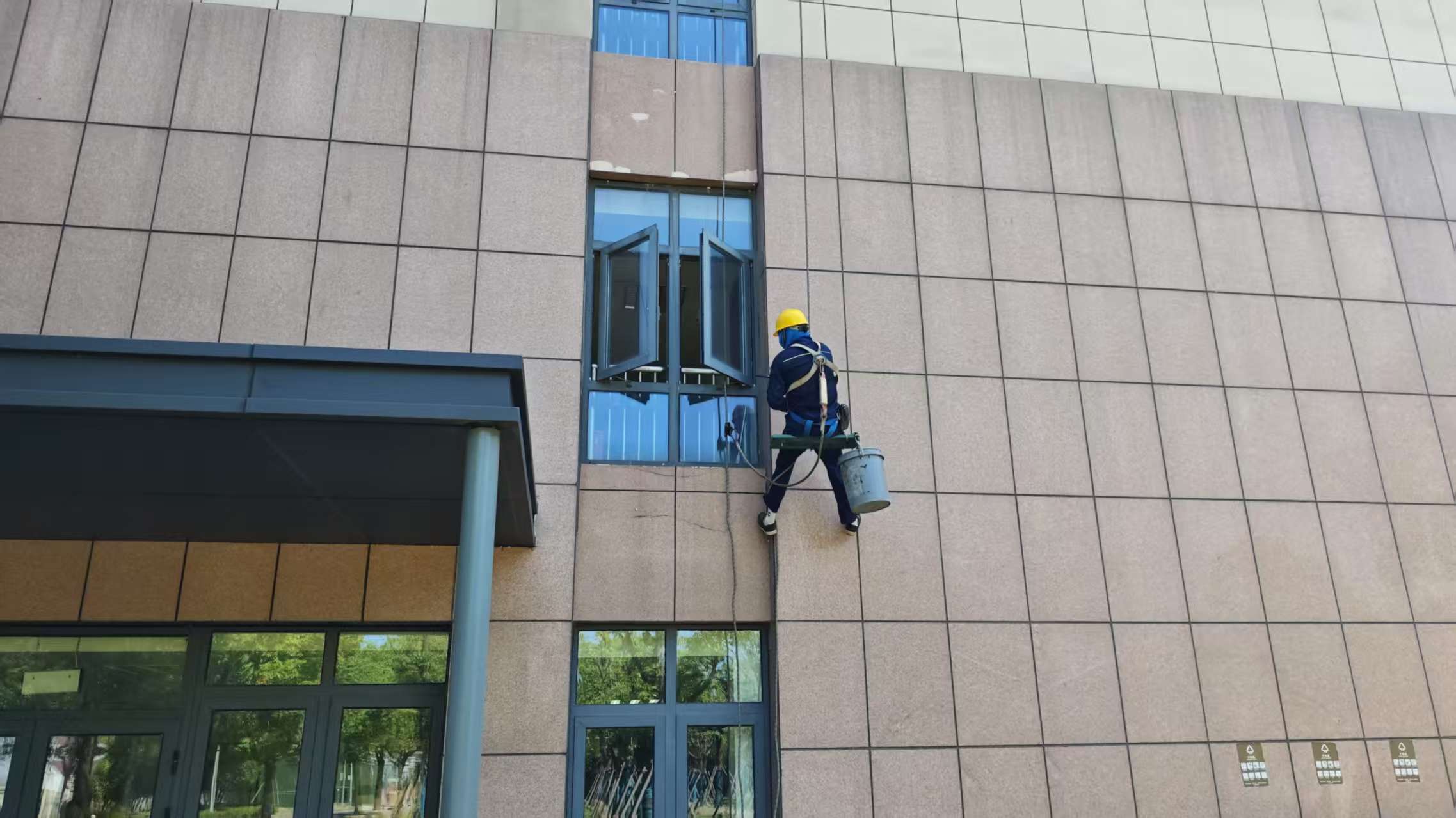 新房外墙脱落频发，如何根治“墙皮上的难题”？