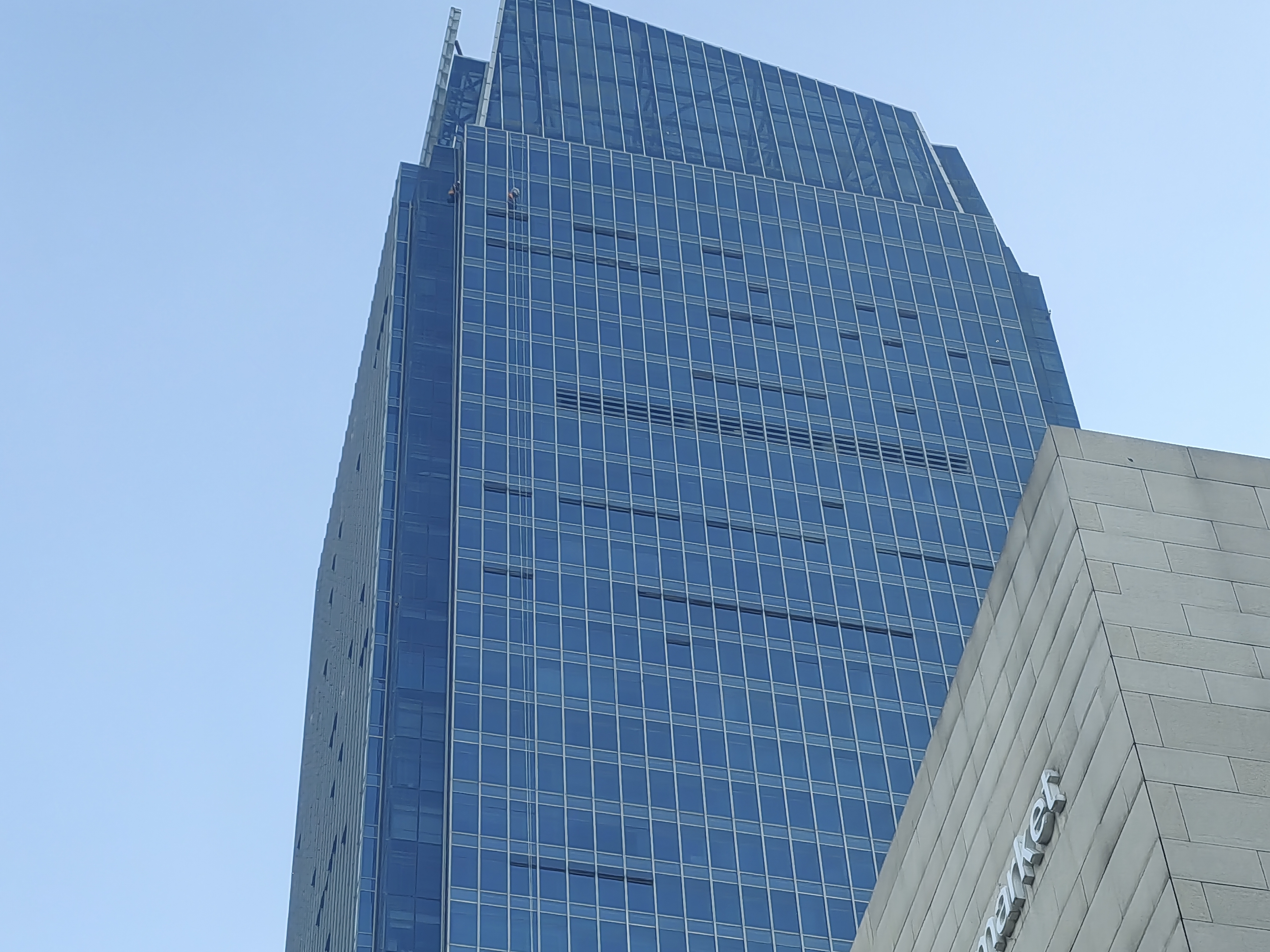 您的幕墙安全吗？上海既有建筑幕墙检测，精准排查隐患！