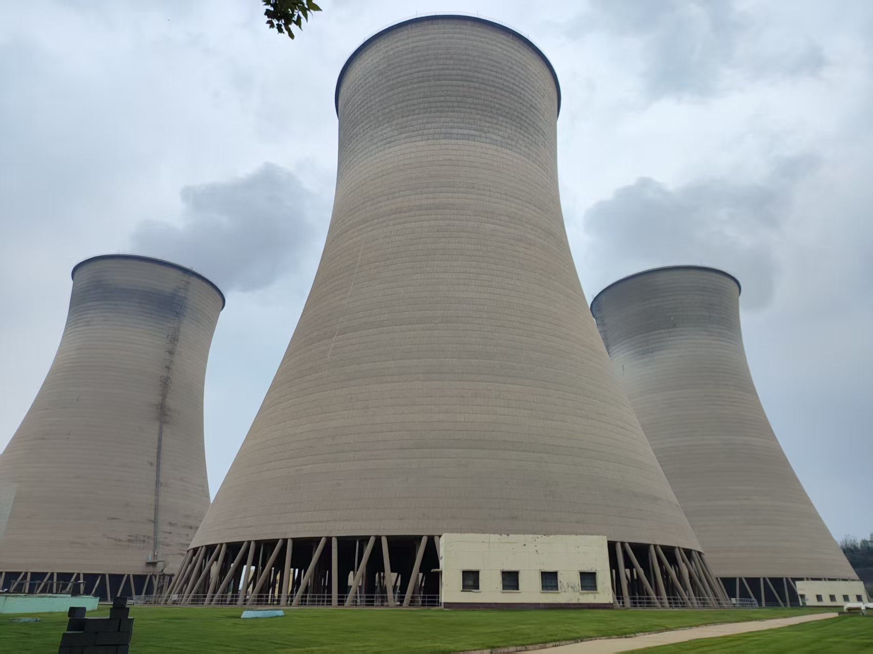 制盐厂双曲线冷却塔结构检测鉴定