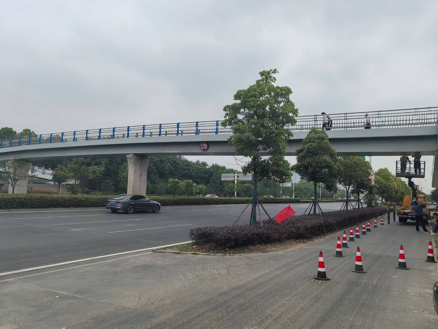 景观桥和南铜路人行天桥结构检测