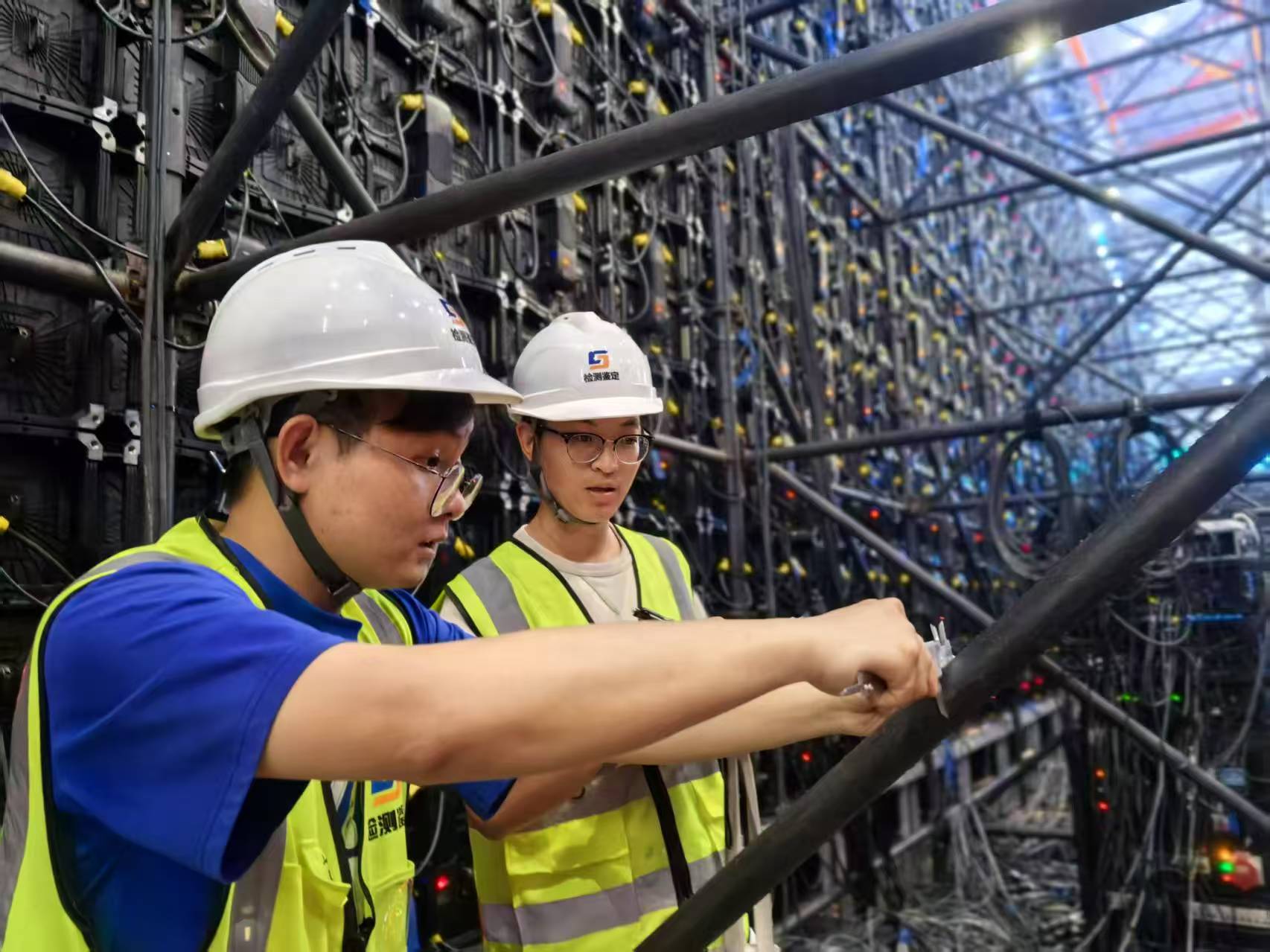 临时搭建演出场所舞台、看台安全检测，守护演出圆满进行