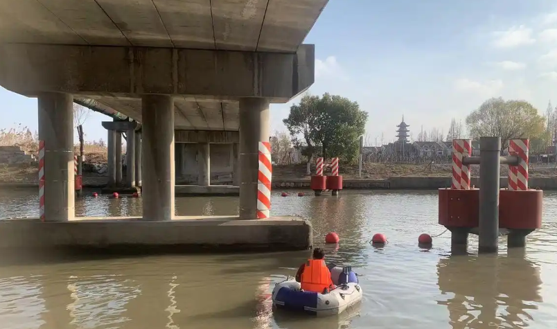 工程师正在桥梁检测 工程师正在桥梁检测