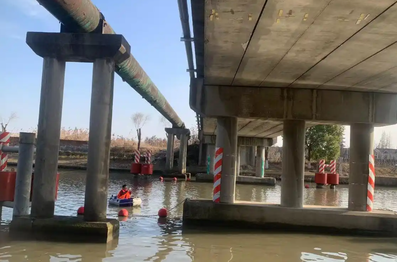 桥梁检测进行中 桥梁检测进行中