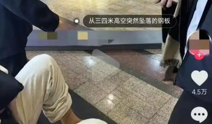 广告牌掉落